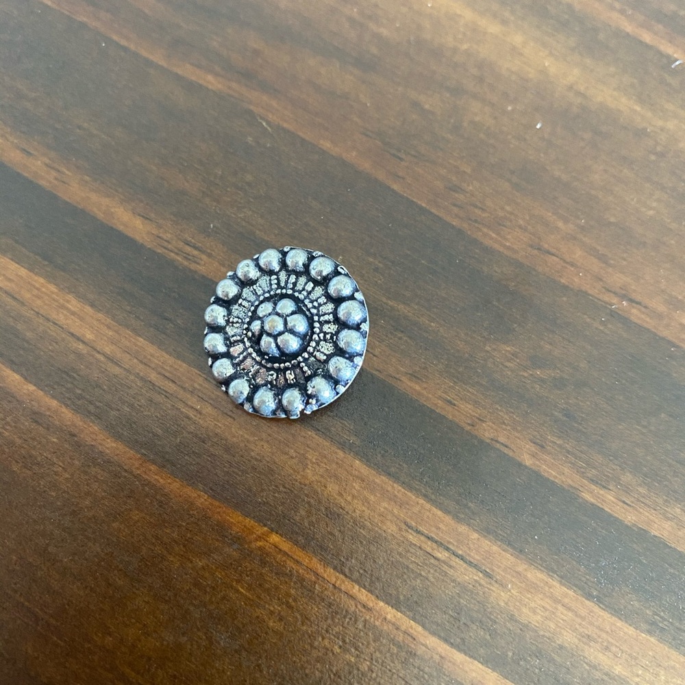 Nose pin